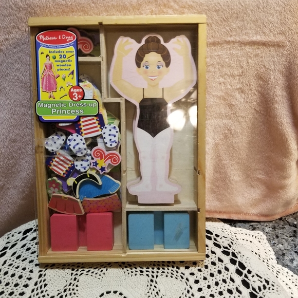 EUC 54 pcs. 2 magnetic dress dolls - Picture 2 of 13